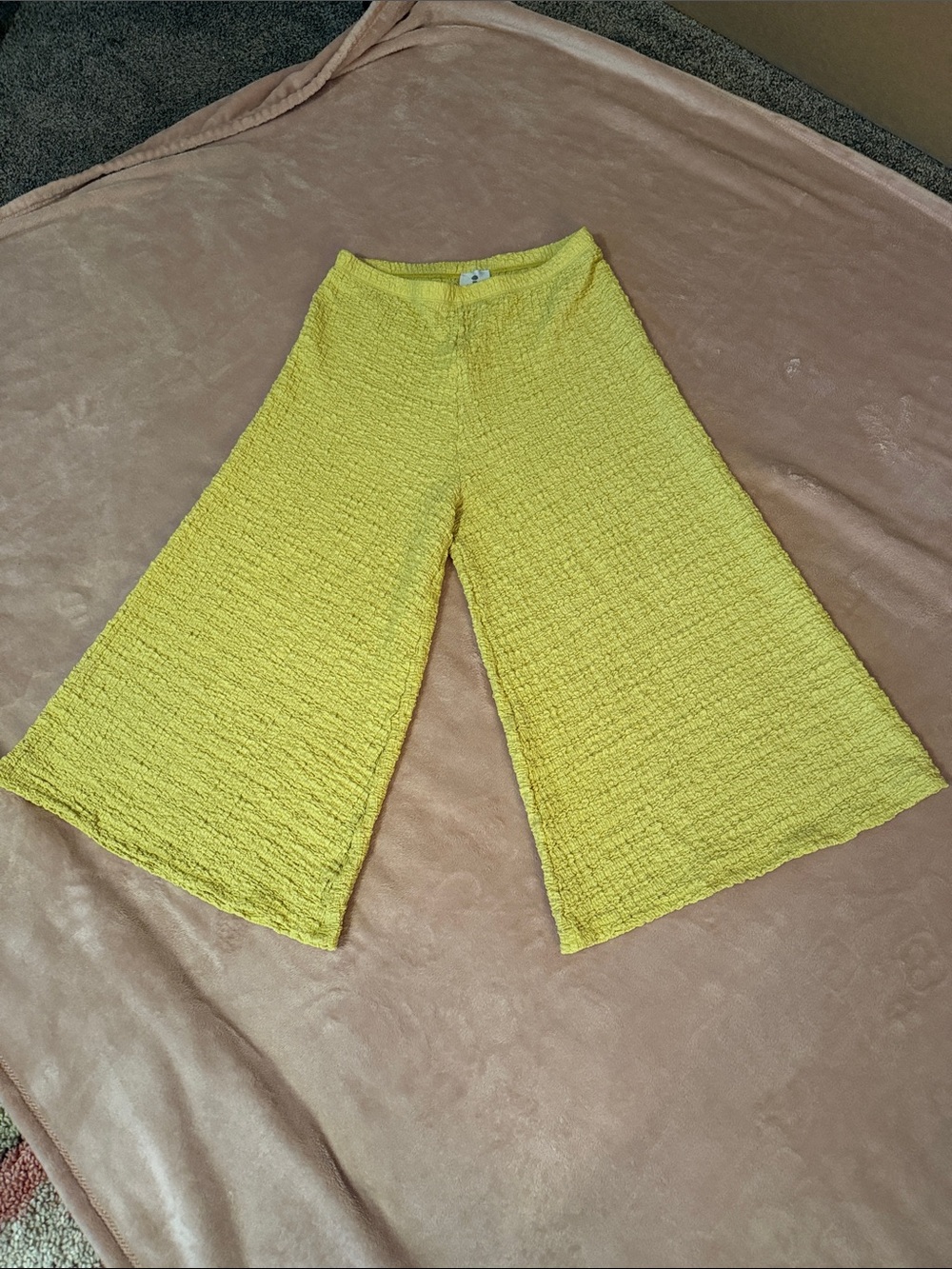 High-Rise Wide-Leg Crop Pants in Yellow